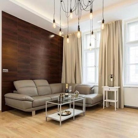 Luxury Apartment On Wenceslas Square Praag Buitenkant foto